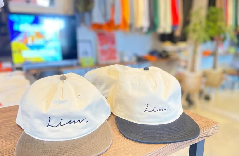 大人が着たいLim.のロゴアイテム
